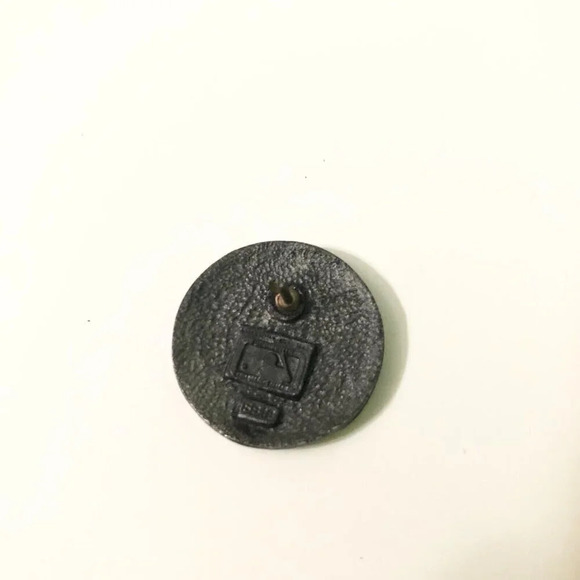 Vintage New York Mets Baseball MLB Ball Shape  Pin - Picture 7 of 11